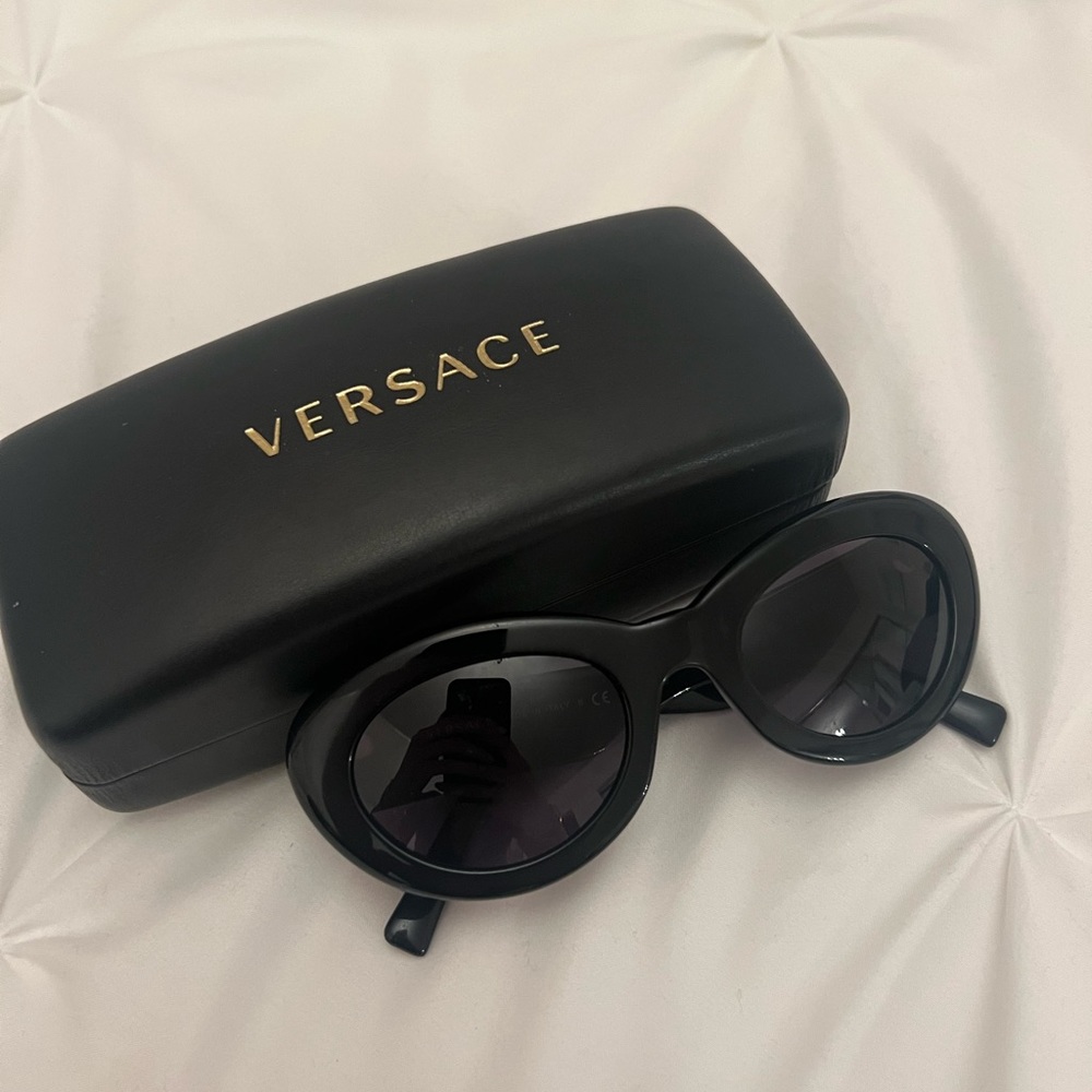 Versace sunglasses 🕶️